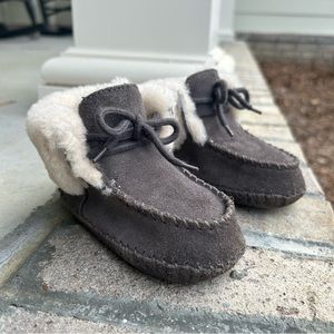 UGG Sparrow Boots Toddlers size 4/5 Gray Fur Lined LIKE NEW !!